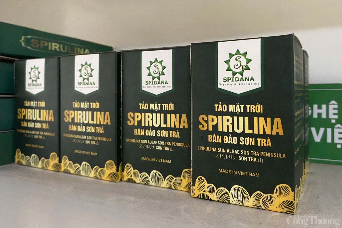 Sản phẩm tảo xoắn nguyên chất, đảm bảo đầy đủ hàm lượng dinh dưỡng. (Ảnh: Thy Phước) Sản phẩm tảo xoắn nguyên chất, đảm bảo đầy đủ hàm lượng dinh dưỡng. (Ảnh: Thy Phước)