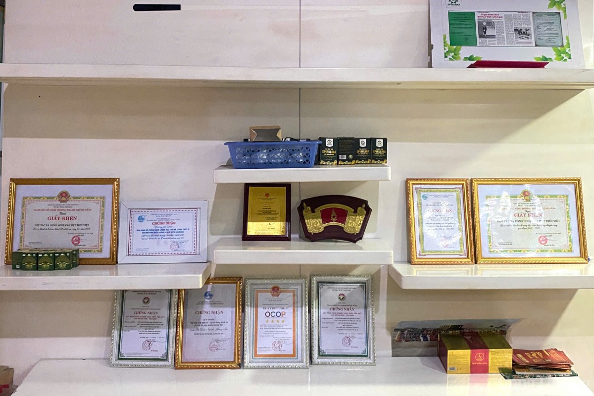 Bằng sự sáng tạo và nổ lực không ngừng, hợp tác xã của chị Thư liên tục đạt được thành tích cao lĩnh vực sản xuất nông nghiệp. (Ảnh: Thy Phước) Bằng sự sáng tạo và nổ lực không ngừng, hợp tác xã của chị Thư liên tục đạt được thành tích cao lĩnh vực sản xuất nông nghiệp. (Ảnh: Thy Phước)