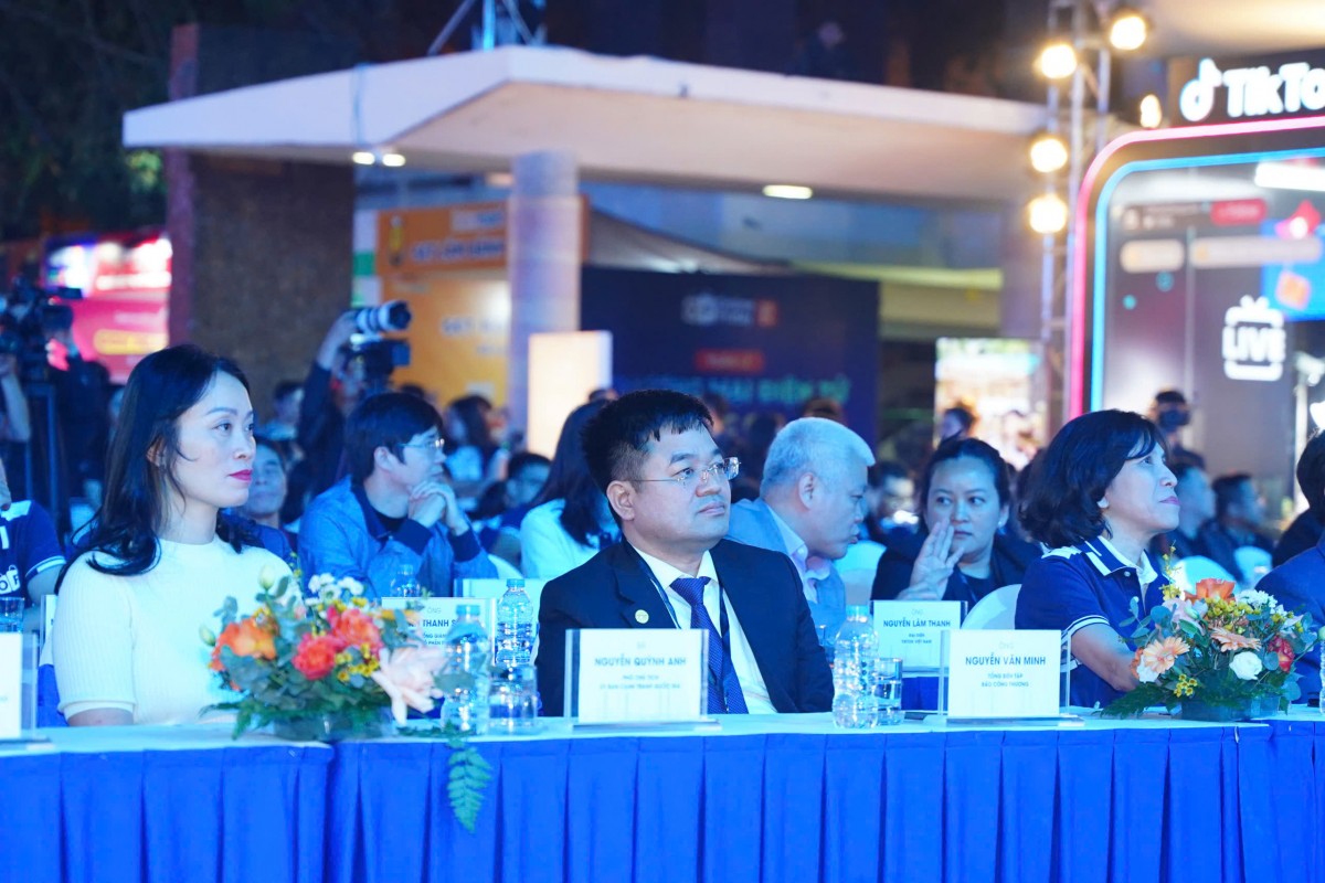 Online Friday 2024: Bước tiến mạnh mẽ của hàng Việt trong kỷ nguyên thương mại điện tử Online Friday 2024: Bước tiến mạnh mẽ của hàng Việt trong kỷ nguyên thương mại điện tử