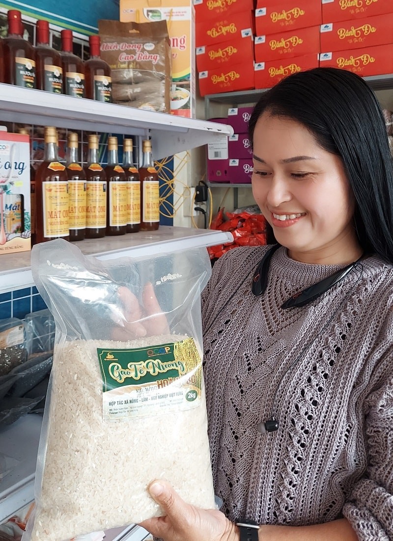 Nguyễn Thúy Hà người đã giúp bà con xã Đồng Sơn đưa "hạt ngọc trời" tới tay người tiêu dùng. Nguyễn Thúy Hà người đã giúp bà con xã Đồng Sơn đưa "hạt ngọc trời" tới tay người tiêu dùng.