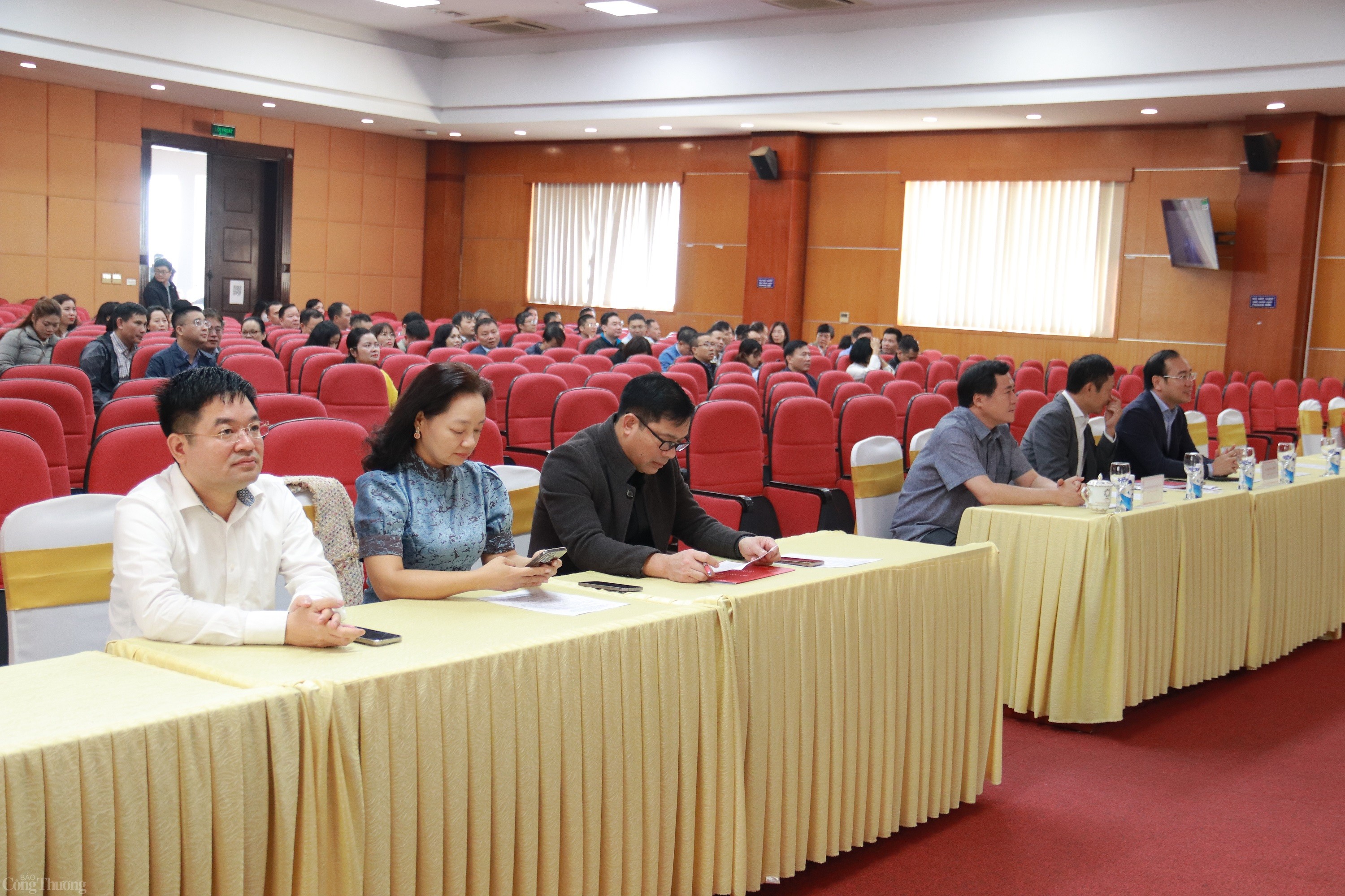 Bộ Công Thương tổ chức Hội nghị quán triệt, triển khai tổng kết thực hiện Nghị quyết 18-NQ/TW Bộ Công Thương tổ chức Hội nghị quán triệt, triển khai tổng kết thực hiện Nghị quyết 18 NQ/TW