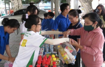 Vũng Tàu: LSP tặng 160 thùng rác tái chế và đổi quà lấy rác tại xã Long Sơn