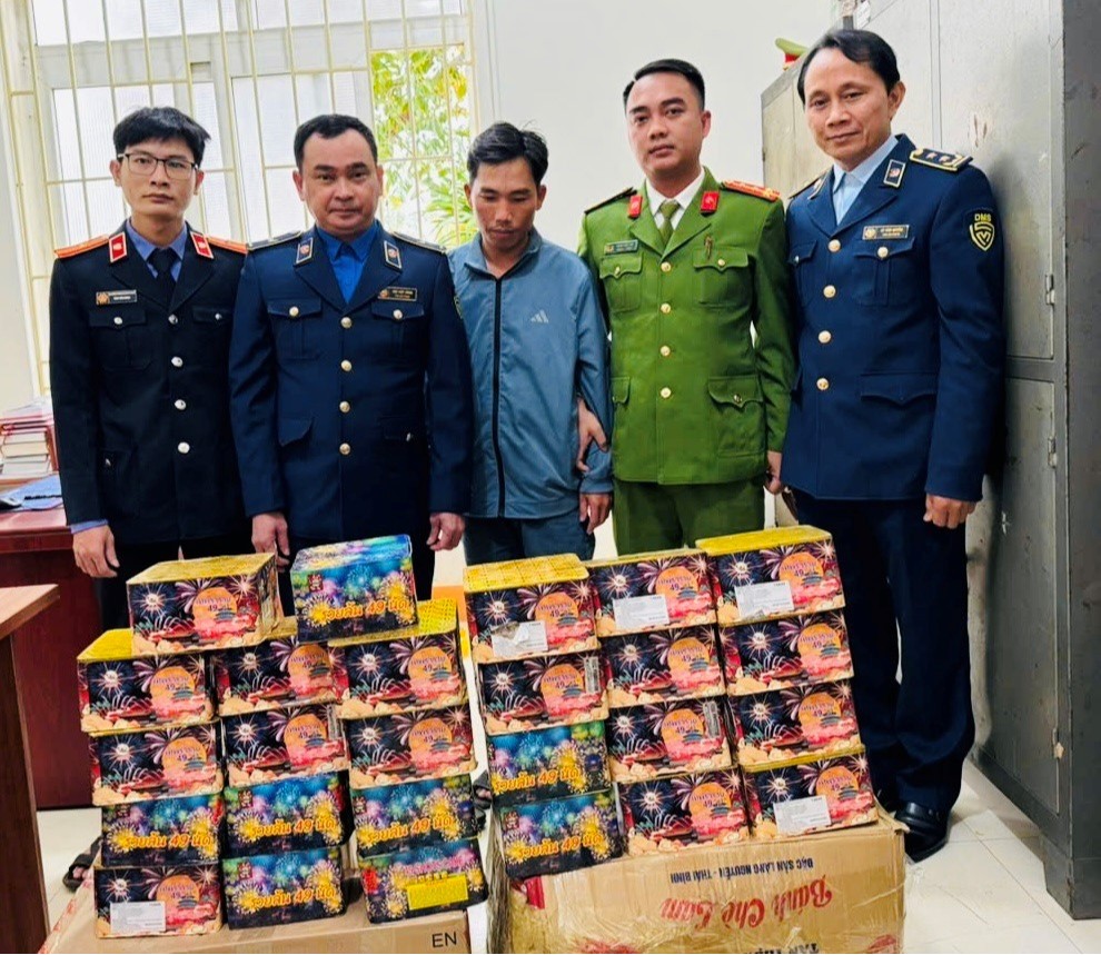 vận chuyển pháo trái phép vận chuyển pháo trái phép