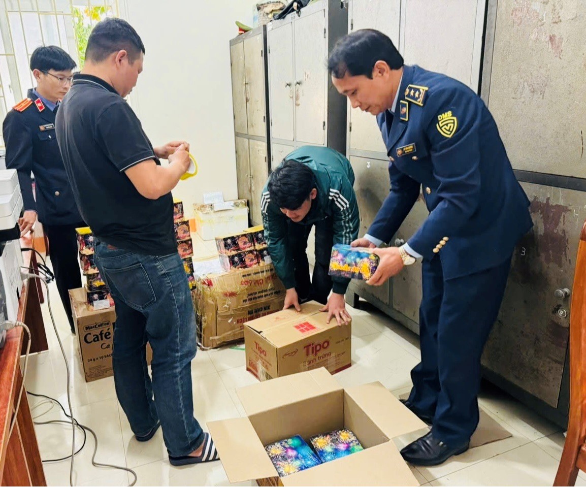 vận chuyển pháo trái phép vận chuyển pháo trái phép