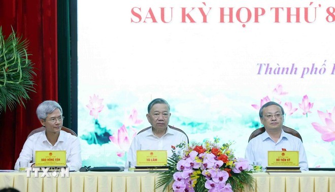 Tổng Bí thư Tô Lâm với các đại biểu Quốc hội dự hội nghị. Ảnh: TTXVN Tổng Bí thư Tô Lâm với các đại biểu Quốc hội dự hội nghị. Ảnh: TTXVN