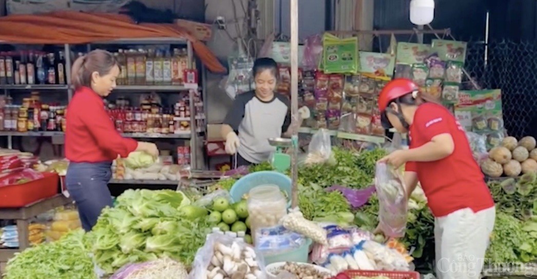 Ấm lòng những suất cơm 0 đồng tới với bệnh nhân nghèo Gia Lai