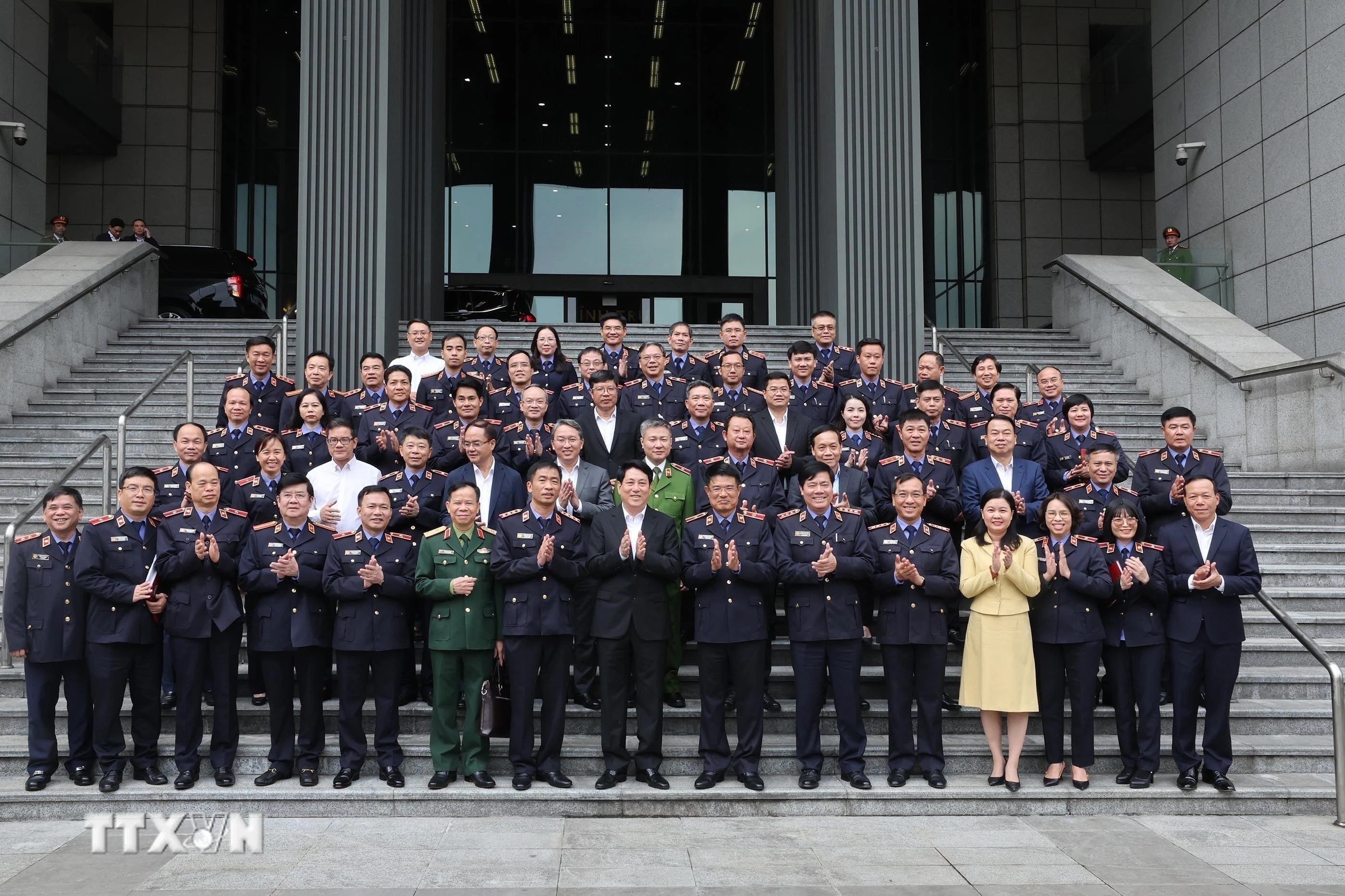 Chủ tịch nước Lương Cường với các đại biểu Chủ tịch nước Lương Cường với các đại biểu