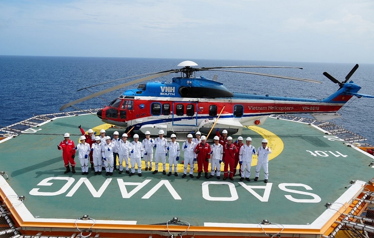 Đoàn CBCNV PV GAS tham quan Giàn Sao Vàng - CCP Đoàn CBCNV PV GAS tham quan Giàn Sao Vàng - CCP