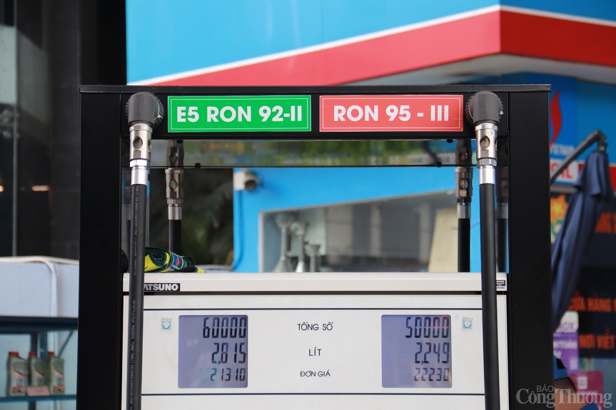 Ảnh Đinh Tuấn Giá xăng dầu hôm nay 17/12/2024