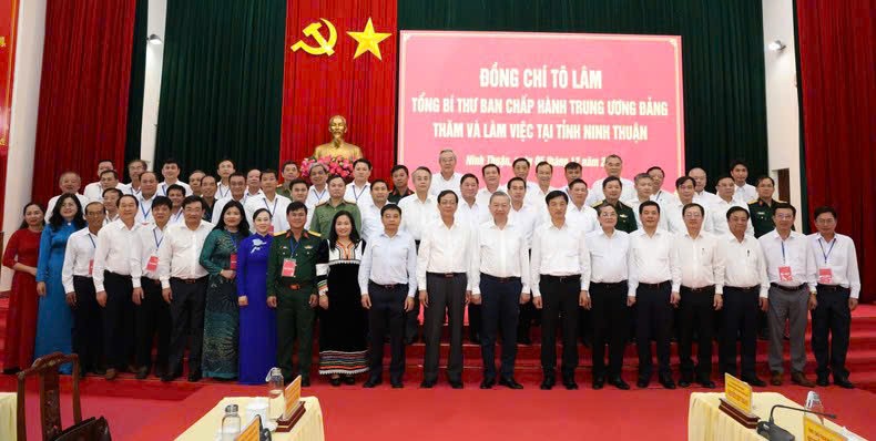 Tổng Bí thư Tô Lâm: Ninh Thuận cần khai phá lợi thế, đón đầu cơ hội phát triển mới Tổng Bí thư Tô Lâm: Ninh Thuận cần khai phá lợi thế, đón đầu cơ hội phát triển mới