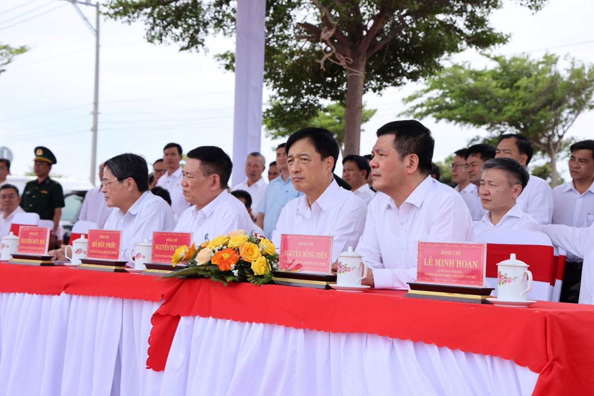 Tổng Bí thư Tô Lâm đi khảo sát địa điểm xây dựng Nhà máy điện hạt nhân Ninh Thuận 1 Tổng Bí thư Tô Lâm đi khảo sát địa điểm xây dựng Nhà máy điện hạt nhân Ninh Thuận 1