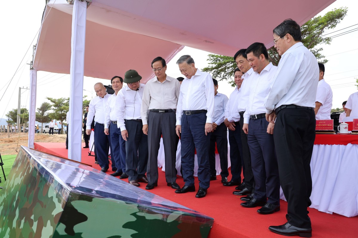 Tổng Bí thư Tô Lâm đi khảo sát địa điểm xây dựng Nhà máy điện hạt nhân Ninh Thuận 1 Tổng Bí thư Tô Lâm đi khảo sát địa điểm xây dựng Nhà máy điện hạt nhân Ninh Thuận 1