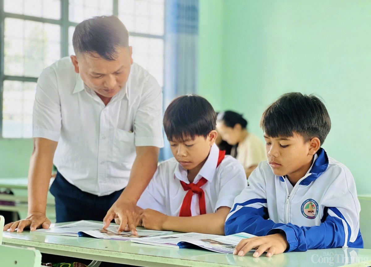 thầy giáo Vũ Văn Tùng thầy giáo Vũ Văn Tùng