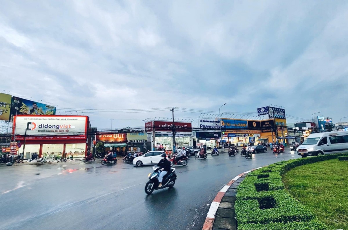 Di Động Việt mở thêm điểm bán dịp cuối năm: Là thời cơ hay thách thức?