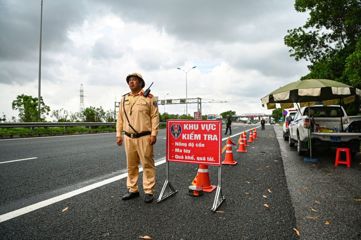 các trường hợp vi phạm nồng độ cồn, lực lượng chức năng sẽ xác minh để gửi thông báo về nơi công tác. Ảnh Cục Cảnh sát giao thông