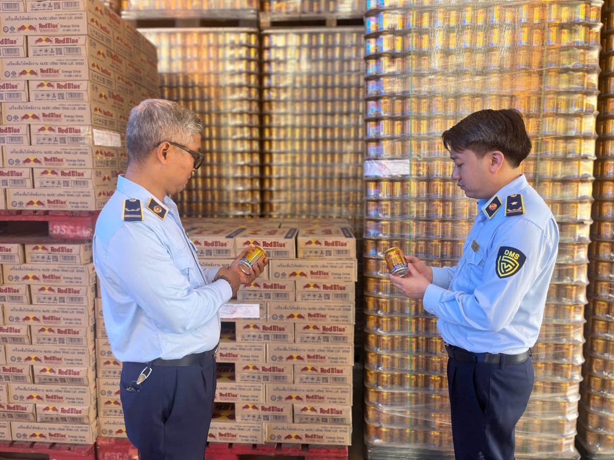 Từ vụ bắt giữ hơn 200.000 lon nước giải khát: Cần xử lý nghiêm hành vi xâm phạm quyền nhãn hiệu Từ vụ bắt giữ hơn 200.000 lon nước giải khát: Cần xử lý nghiêm hành vi xâm phạm quyền nhãn hiệu