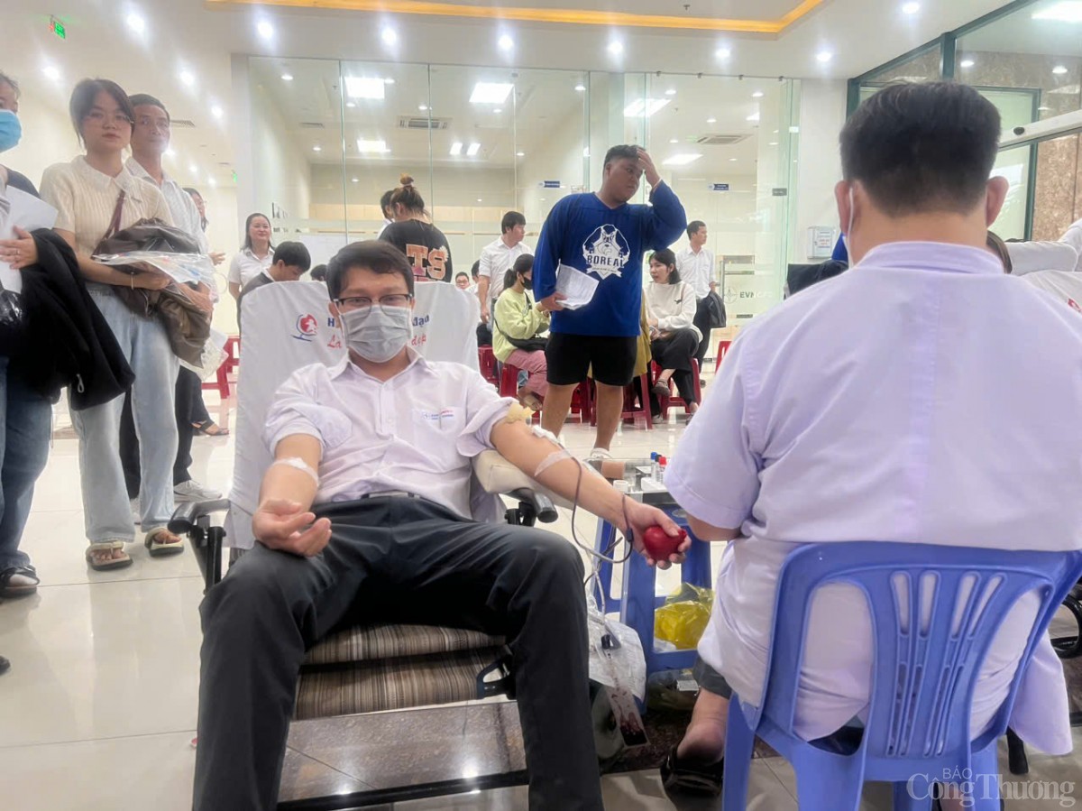 Tuần lễ hồng EVN là hoạt động thường niên của ngành điện, phát huy những nghĩa cử cao đẹp, tinh thần tương thân tương ái của người Việt Nam