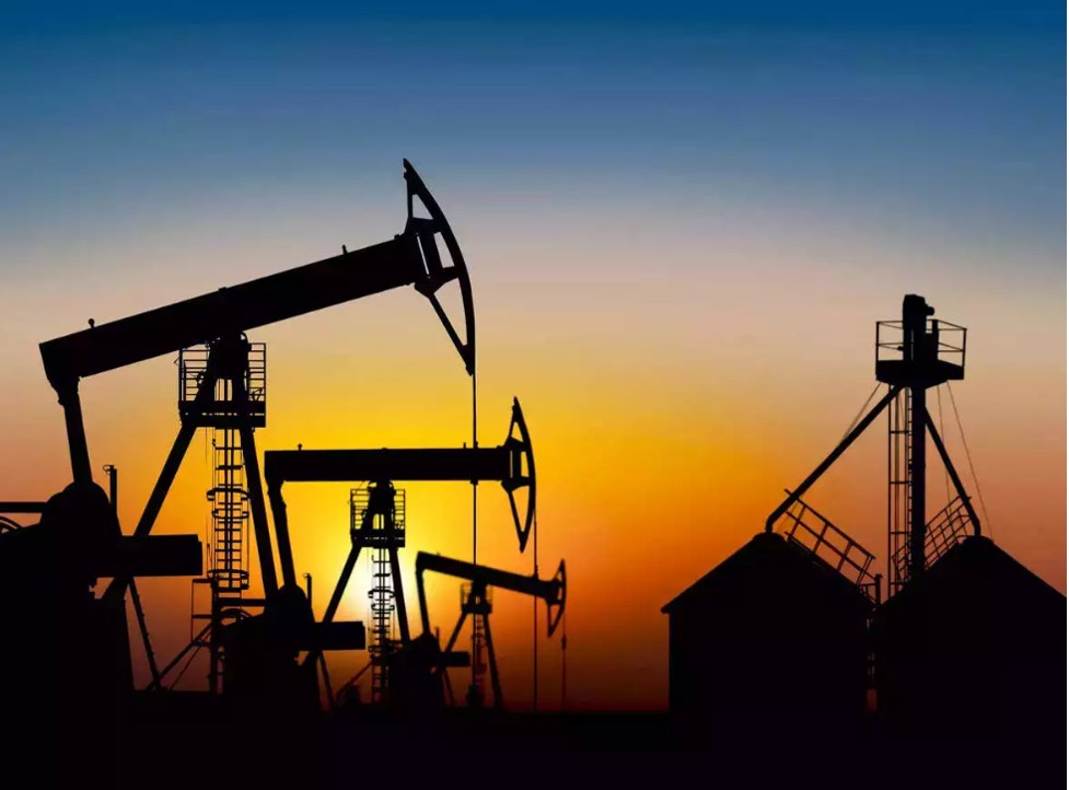 Giàn khoan dầu tại Saudi Arabia. Ảnh: The economic times. Giàn khoan dầu tại Saudi Arabia. Ảnh: The economic times.