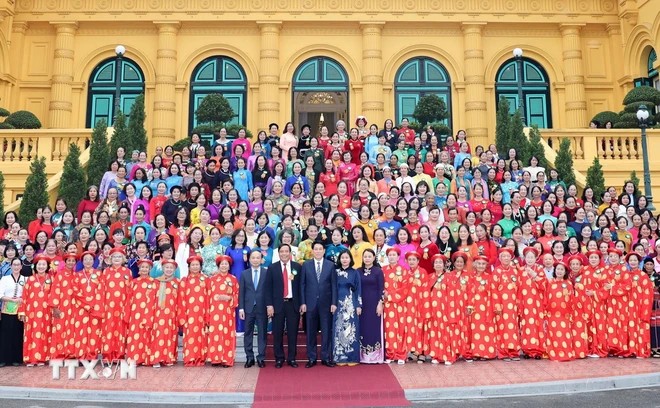 Chủ tịch nước Lương Cường gặp mặt đại biểu phụ nữ cao tuổi tiêu biểu toàn quốc. (Ảnh: Lâm Khánh/TTXVN) Chủ tịch nước Lương Cường gặp mặt đại biểu phụ nữ cao tuổi tiêu biểu toàn quốc. (Ảnh: Lâm Khánh/TTXVN)