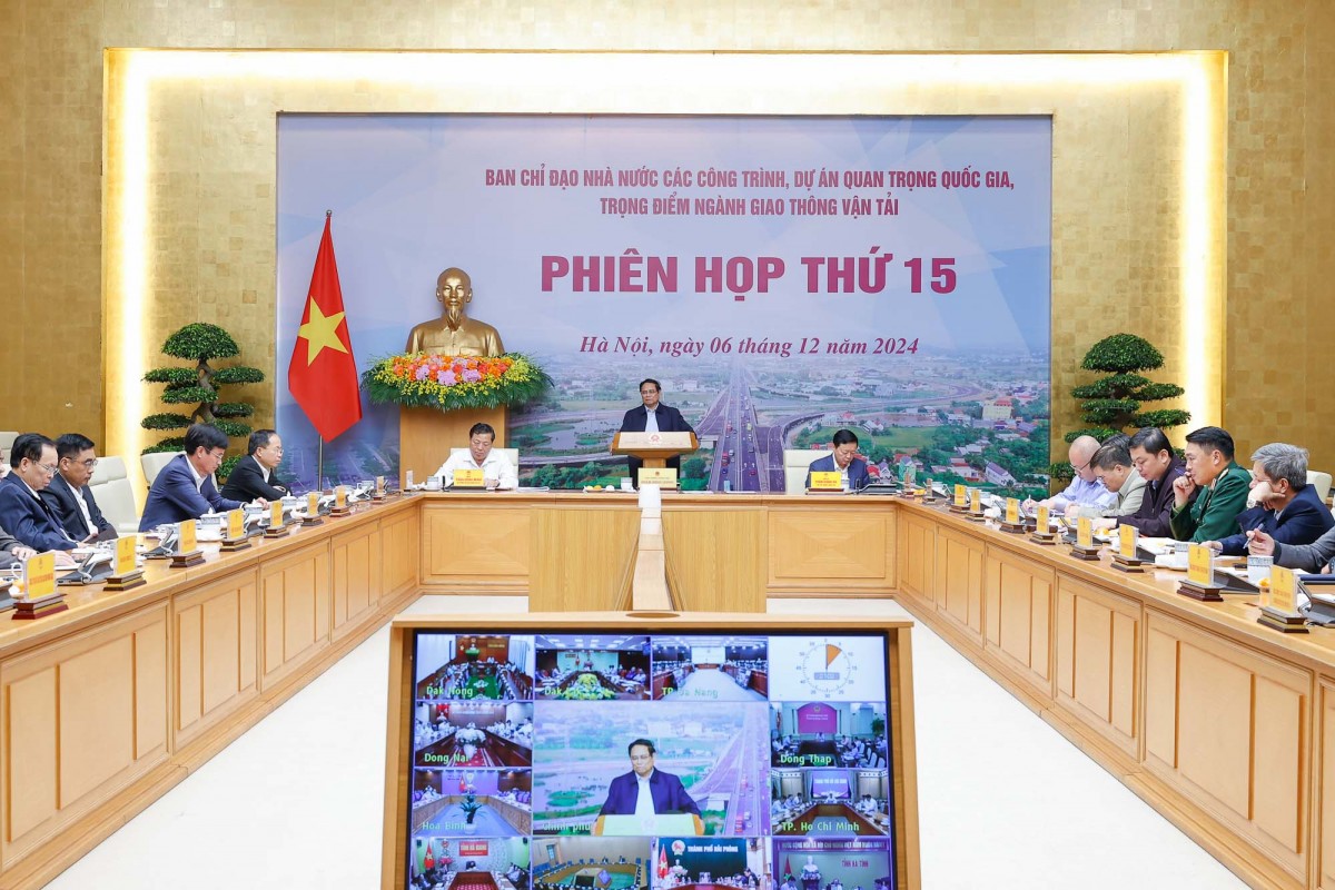 Thủ tướng đề nghị các bộ, ngành, địa phương, cơ quan và các cá nhân cùng phát huy tinh thần trách nhiệm cao nhất, chung tay thực hiện nhiệm vụ được giao, góp phần thực hiện mục tiêu tăng trưởng 2 con số