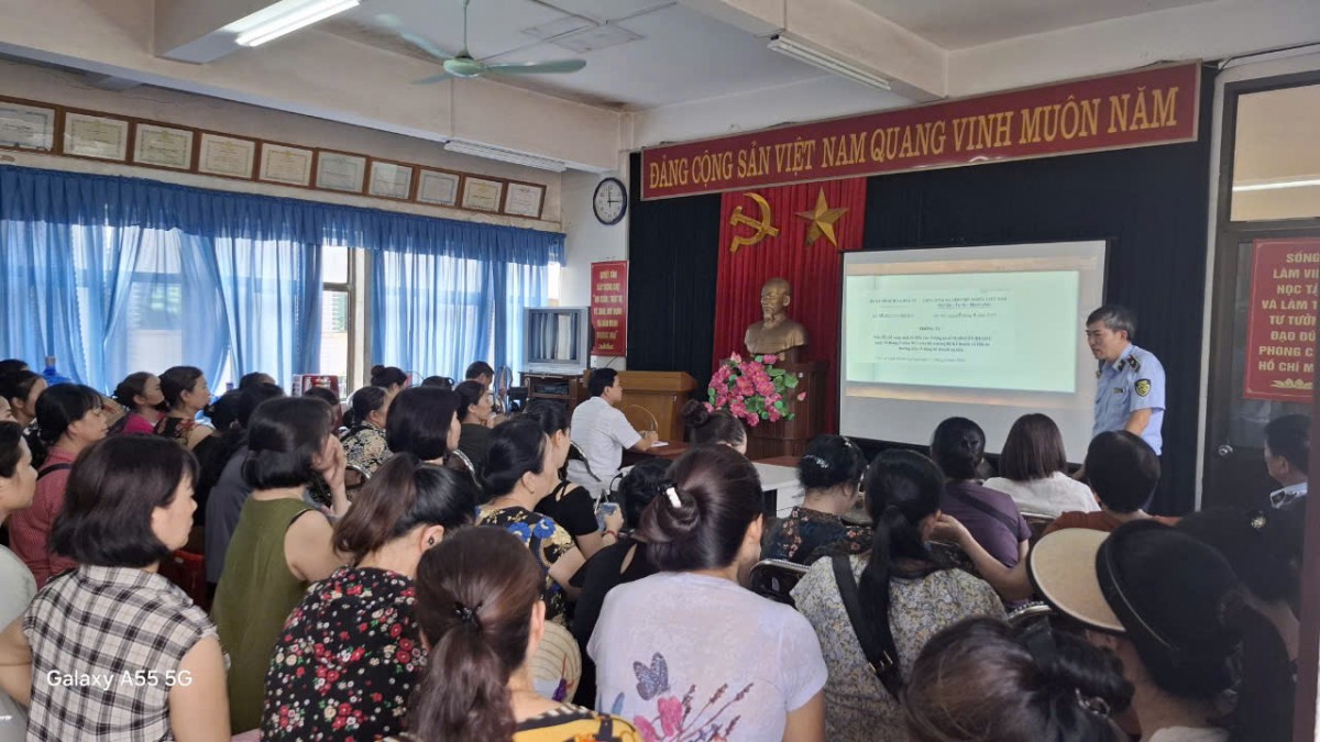 Quảng Ninh đẩy mạnh tuyên truyền, xử lý vi phạm pháp luật trong kinh doanh thương mại Quảng Ninh đẩy mạnh tuyên truyền, xử lý vi phạm pháp luật trong kinh doanh thương mại