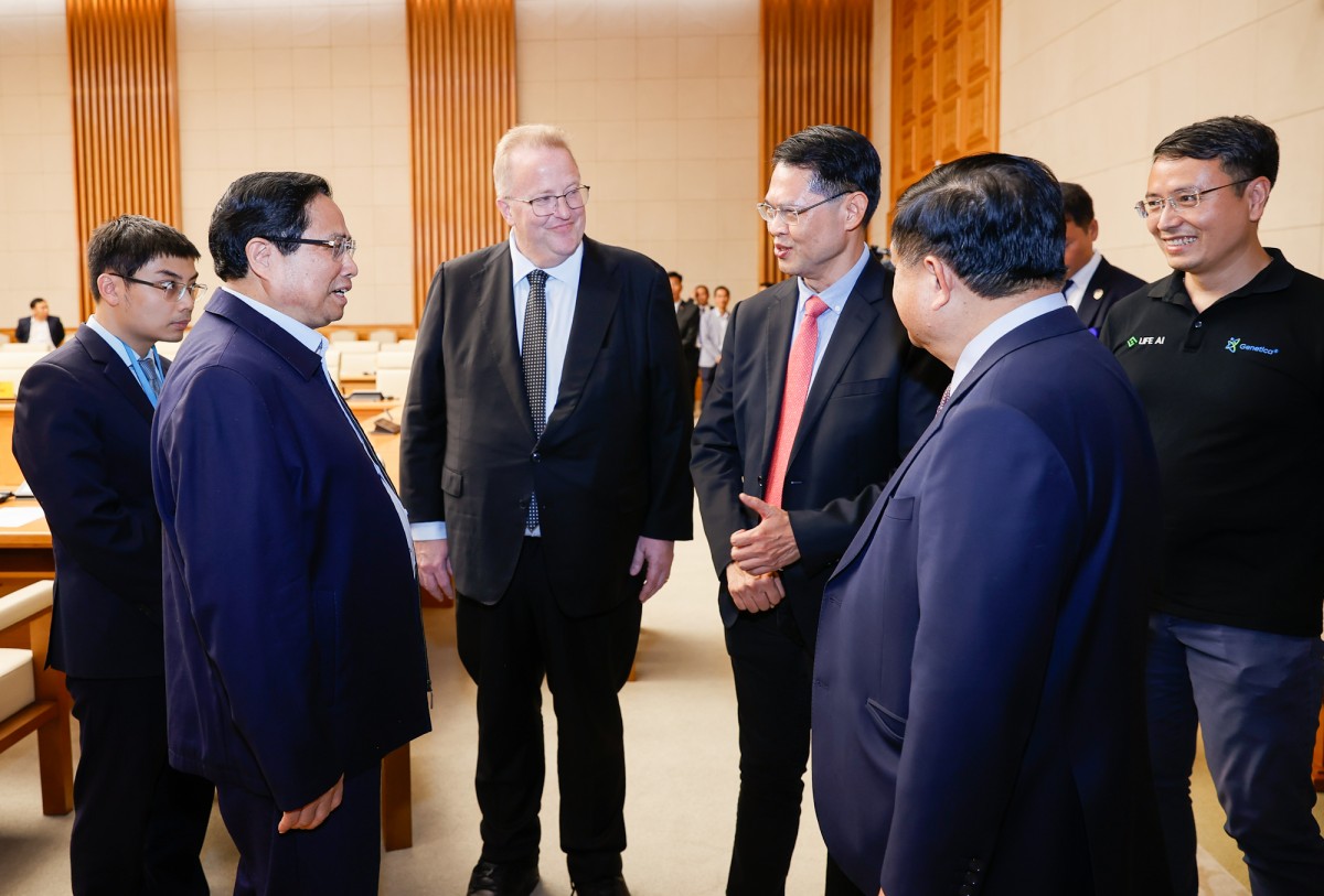 Thủ tướng trò chuyện với các chuyên gia, nhà khoa học tới Việt Nam nhận Giải thưởng VinFuture và tham dự Tuần lễ Khoa học công nghệ VinFuture 2024 - Ảnh: VGP/Nhật Bắc Thủ tướng trò chuyện với các chuyên gia, nhà khoa học tới Việt Nam nhận Giải thưởng VinFuture và tham dự Tuần lễ Khoa học công nghệ VinFuture 2024 - Ảnh: VGP/Nhật Bắc