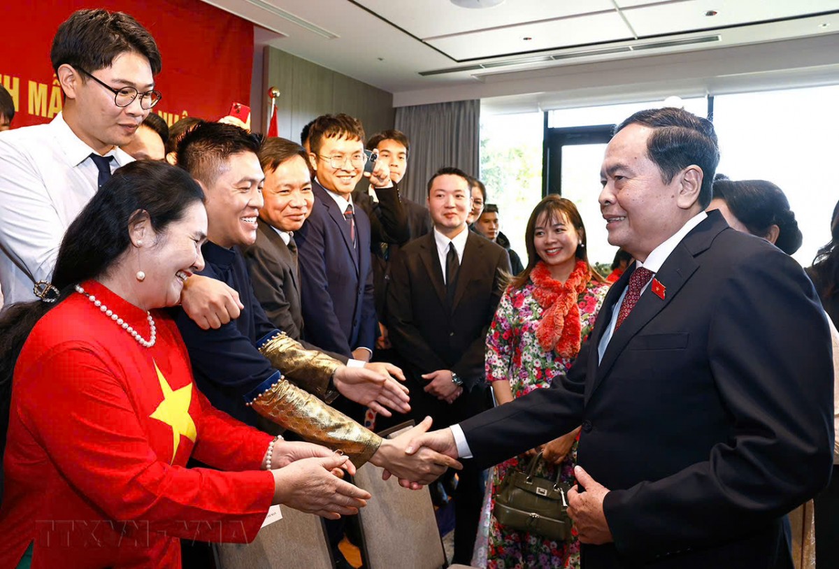 Chủ tịch Quốc hội Trần Thanh Mẫn và Phu nhân gặp gỡ đại diện cộng đồng người Việt Nam tại khu vực Kyushu, Okinawa và Trung Nam Nhật Bản. Ảnh: Doãn Tấn Chủ tịch Quốc hội Trần Thanh Mẫn và Phu nhân gặp gỡ đại diện cộng đồng người Việt Nam tại khu vực Kyushu, Okinawa và Trung Nam Nhật Bản. Ảnh: Doãn Tấn