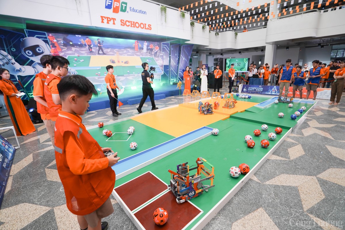 Tái hiện hoạt động thu hoạch, lưu trữ thóc lúa qua giải đấu robot 'Mùa vàng'