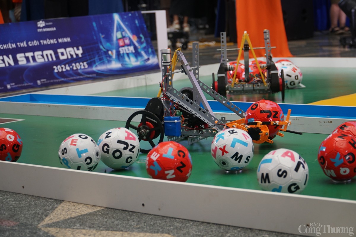 Tái hiện hoạt động thu hoạch, lưu trữ thóc lúa qua giải đấu robot 'Mùa vàng'