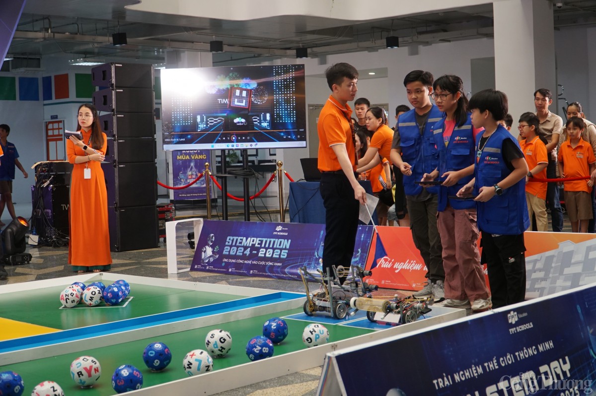 Tái hiện hoạt động thu hoạch, lưu trữ thóc lúa qua giải đấu robot 'Mùa vàng'