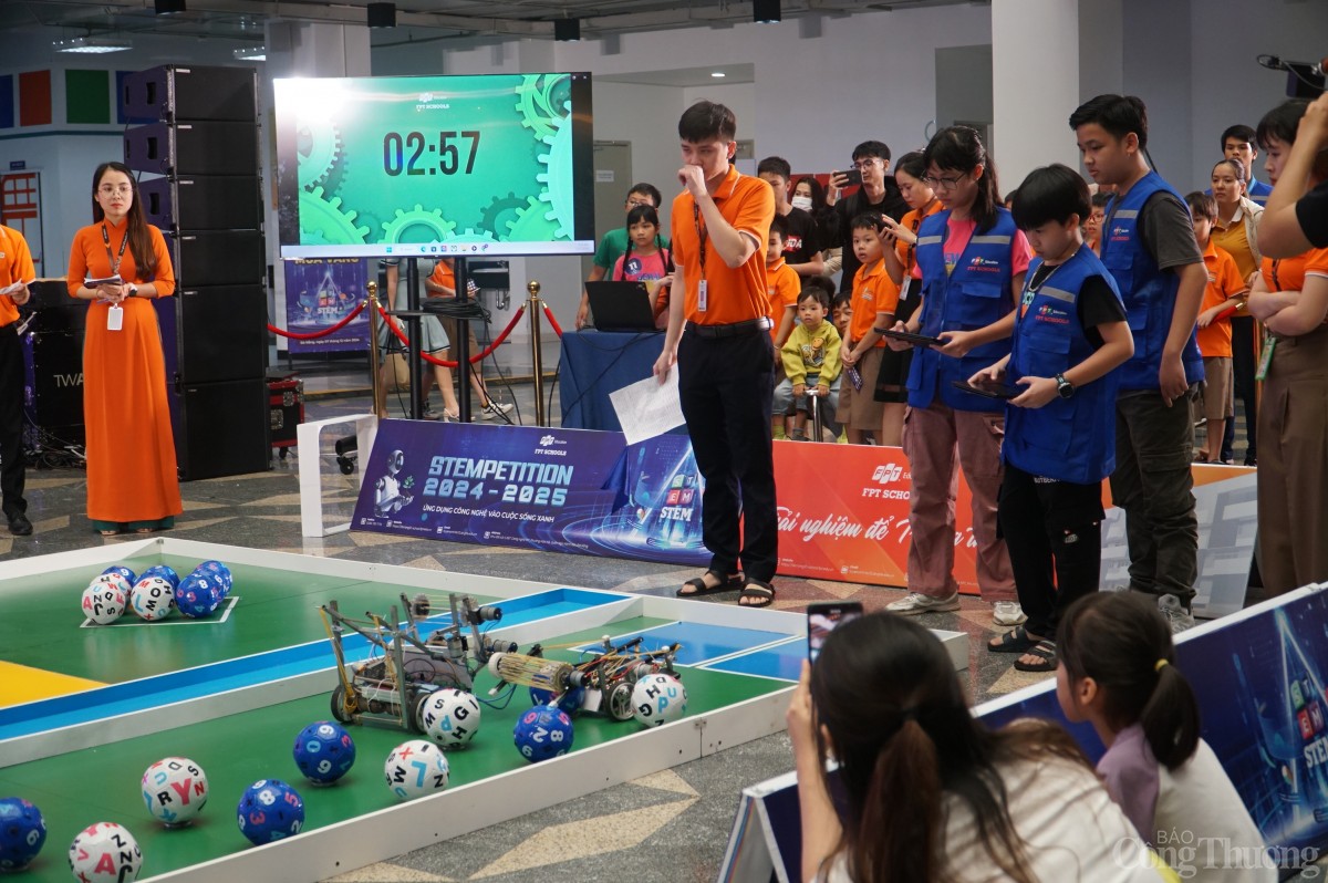 Tái hiện hoạt động thu hoạch, lưu trữ thóc lúa qua giải đấu robot 'Mùa vàng'