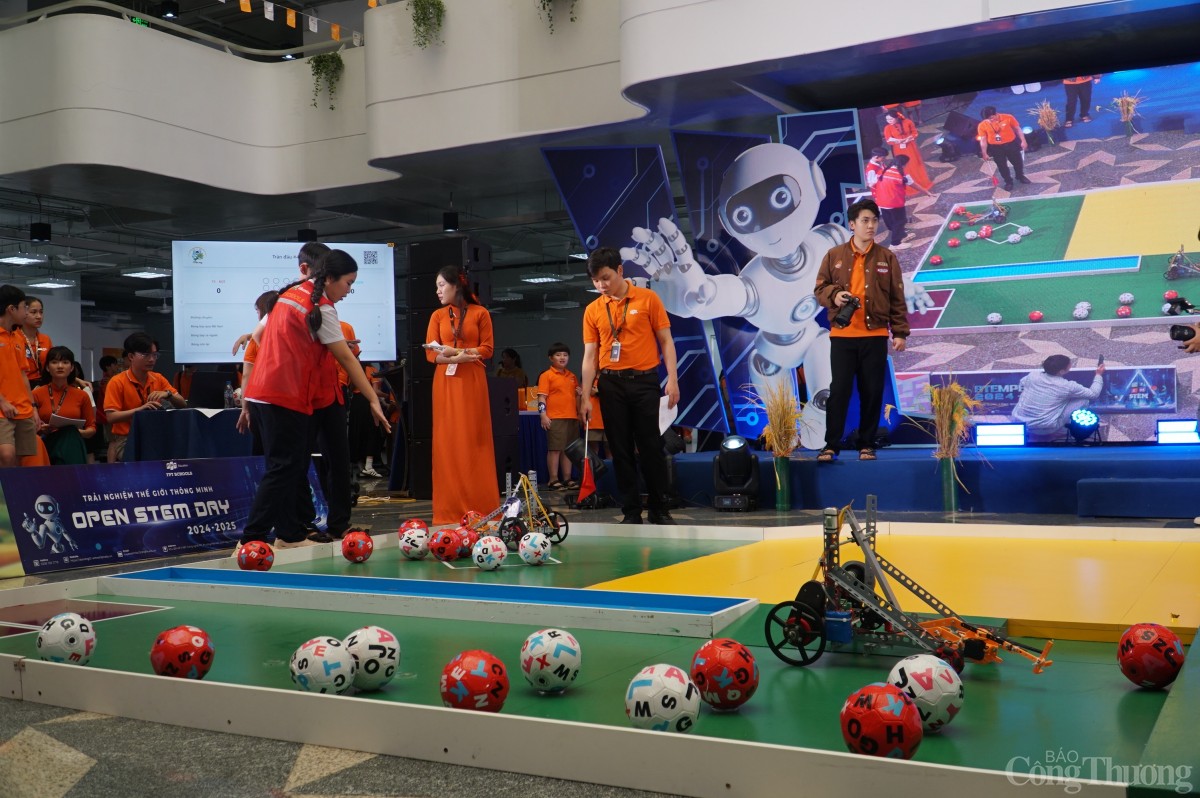 Tái hiện hoạt động thu hoạch, lưu trữ thóc lúa qua giải đấu robot 'Mùa vàng'