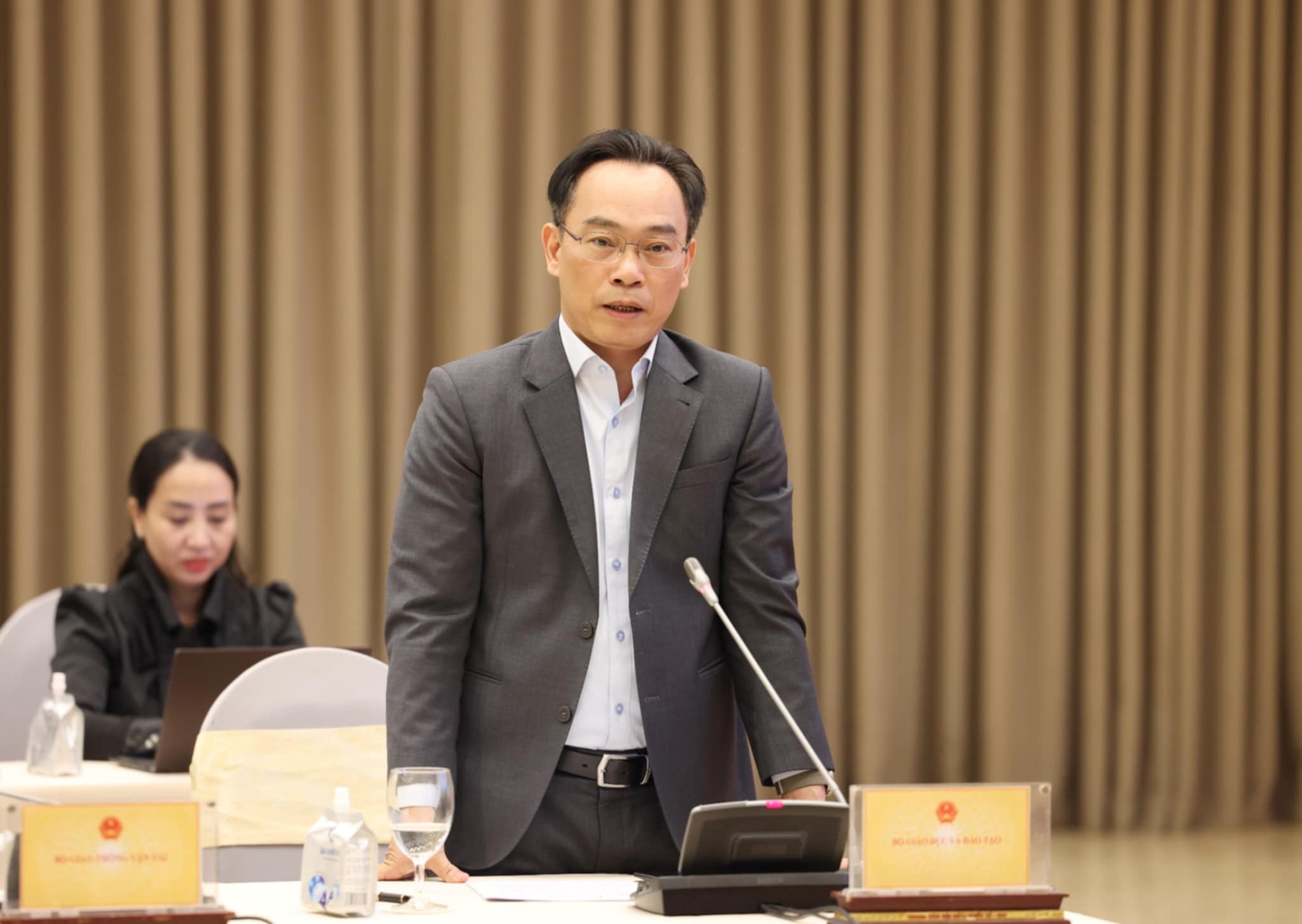 Thứ trưởng Bộ Giáo dục và Đào tạo nói gì về giảm tỷ lệ xét tuyển sớm?