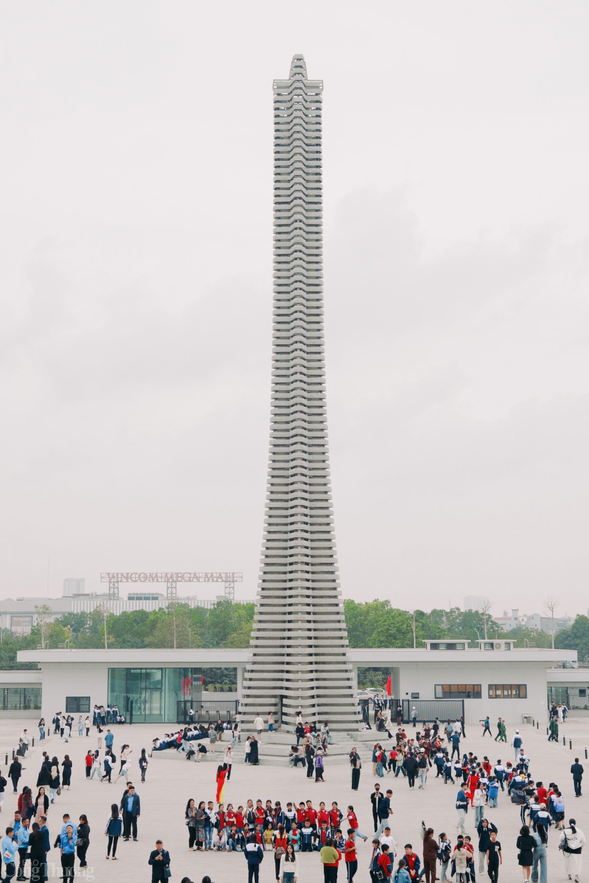 Tháp Chiến Thắng - Bảo tàng lịch sử quân sự Việt Nam