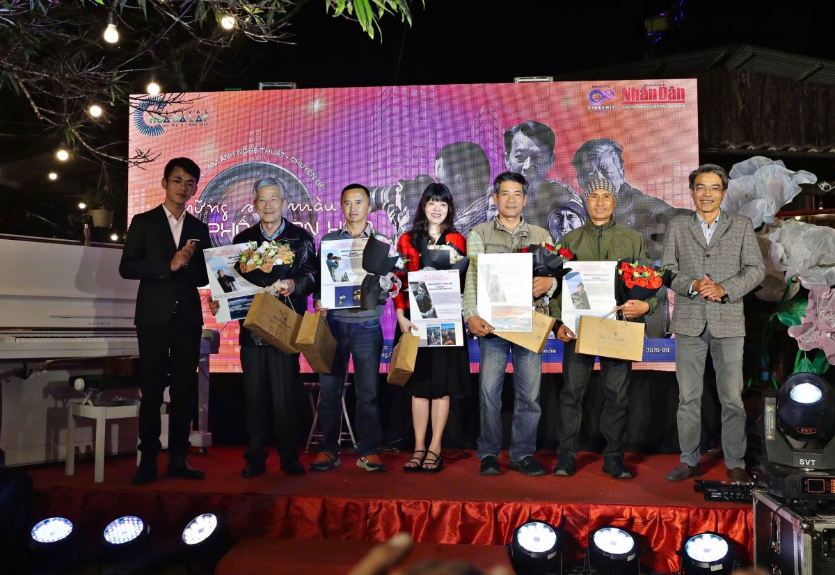 Khám phá Đà Lạt qua ống kính: Triển lãm Ảnh nghệ thuật 'Những sắc màu thành phố ngàn hoa' Khám phá Đà Lạt qua ống kính: Triển lãm Ảnh nghệ thuật 'Những sắc màu thành phố ngàn hoa'