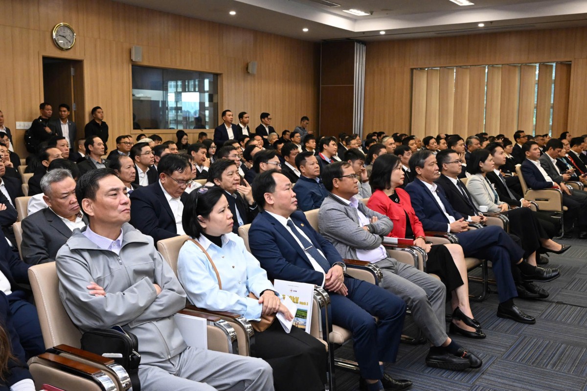 Thủ tướng Phạm Minh Chính dự Hội nghị tổng kết đường dây 500kV mạch 3 Thủ tướng Phạm Minh Chính dự Hội nghị tổng kết đường dây 500kV mạch 3