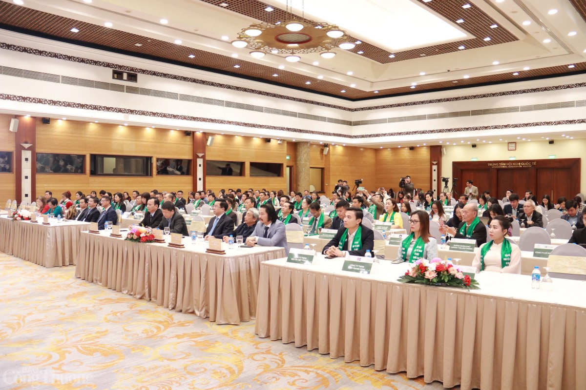 Vinh danh nhiều tổ chức, cá nhân tại Diễn đàn Kinh tế xanh vì một Quốc gia phát triển bền vững 2024 Vinh danh nhiều tổ chức, cá nhân tại Diễn đàn Kinh tế xanh vì một Quốc gia phát triển bền vững 2024