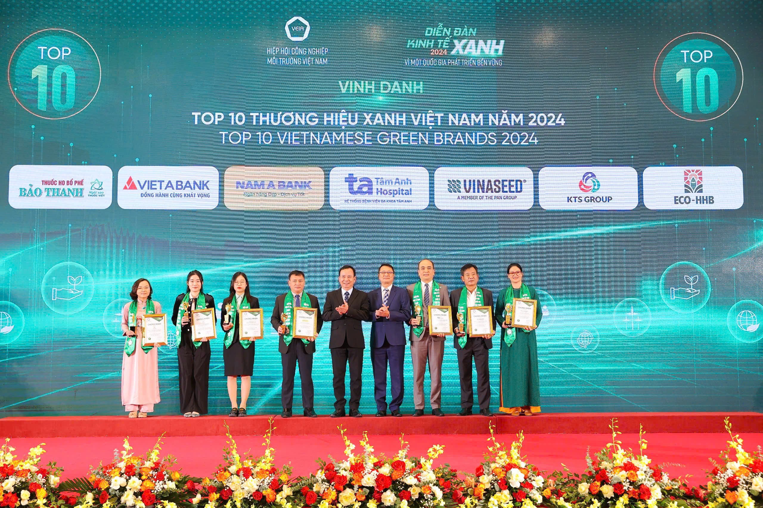 Vinh danh nhiều tổ chức, cá nhân tại Diễn đàn Kinh tế xanh vì một Quốc gia phát triển bền vững 2024 Vinh danh nhiều tổ chức, cá nhân tại Diễn đàn Kinh tế xanh vì một Quốc gia phát triển bền vững 2024