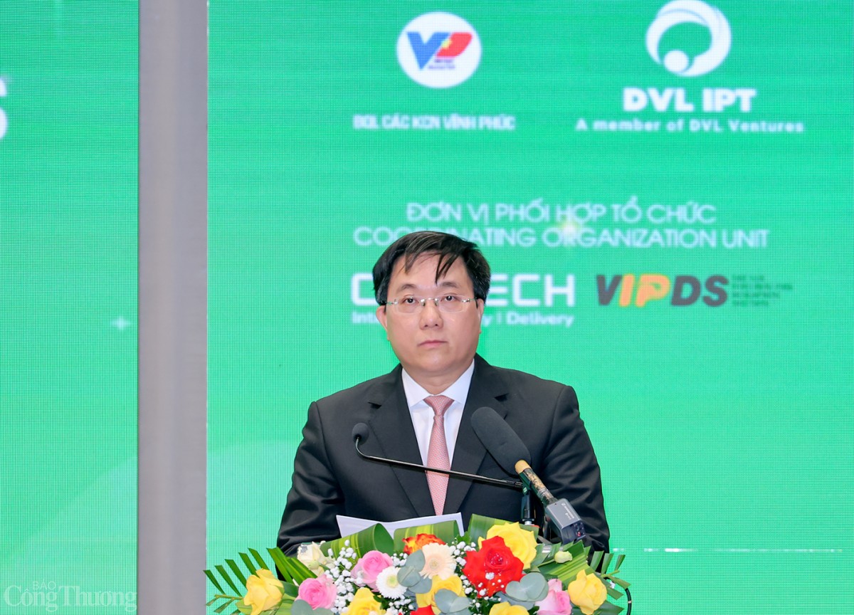 Chủ tịch UBND tỉnh Vĩnh Phúc Trần Duy Đông phát biểu tại Diễn đàn Ảnh: Khánh Linh