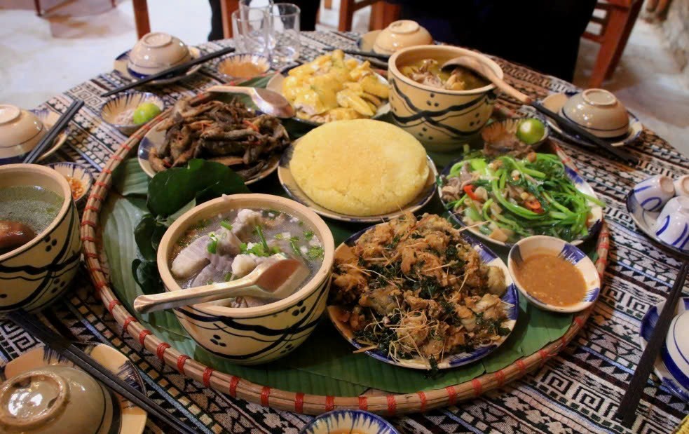 Ẩm thực địa phương cũng là nét hấp dẫn du khách khi trải nghiệm du lịch cộng đồng tại Quảng Ninh. Ảnh: Báo Quảng Ninh Ẩm thực địa phương cũng là nét hấp dẫn du khách khi trải nghiệm du lịch cộng đồng tại Quảng Ninh. Ảnh: Báo Quảng Ninh