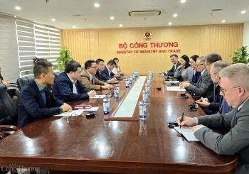 Thứ trưởng Nguyễn Hoàng Long làm việc với Đại sứ Đan Mạch về hợp tác trong lĩnh vực điều độ điện