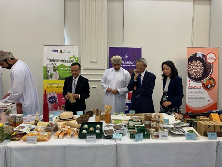 Thương vụ Việt Nam tại Ả rập Xê út tổ chức Tọa đàm doanh nghiệp và trưng bày sản phẩm xuất khẩu tại Oman Thương vụ Việt Nam tại Ả rập Xê út tổ chức Tọa đàm doanh nghiệp và trưng bày sản phẩm xuất khẩu tại Oman