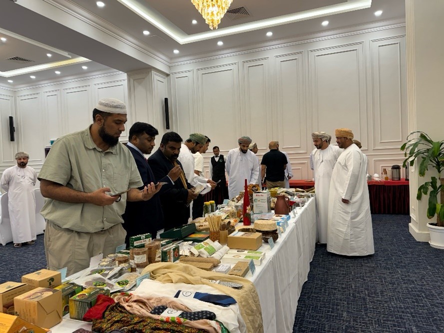 Thương vụ Việt Nam tại Ả rập Xê út tổ chức Tọa đàm doanh nghiệp và trưng bày sản phẩm xuất khẩu tại Oman Thương vụ Việt Nam tại Ả rập Xê út tổ chức Tọa đàm doanh nghiệp và trưng bày sản phẩm xuất khẩu tại Oman