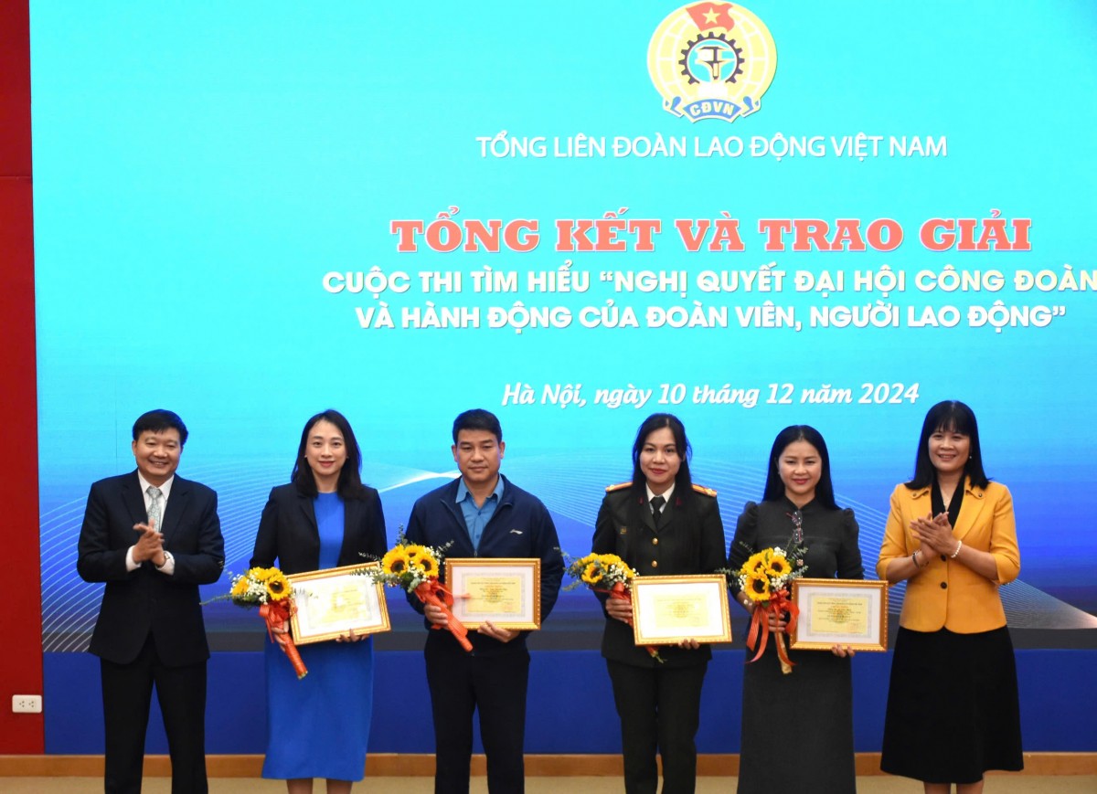 Trao giải cuộc thi tìm hiểu “Nghị quyết Đại hội Công đoàn và hành động của đoàn viên, người lao động” Trao giải cuộc thi tìm hiểu “Nghị quyết Đại hội Công đoàn và hành động của đoàn viên, người lao động”