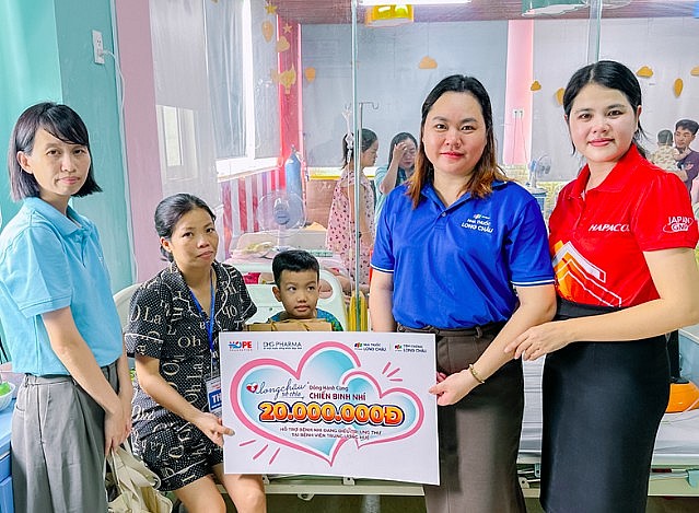 FPT Long Châu đồng hành, trao yêu thương đến các bệnh nhi tại Bệnh viện TW Huế FPT Long Châu đồng hành, trao yêu thương đến các bệnh nhi tại Bệnh viện TW Huế