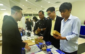 Lo lắng hàng giả qua những kiện hàng chuyển phát nhanh