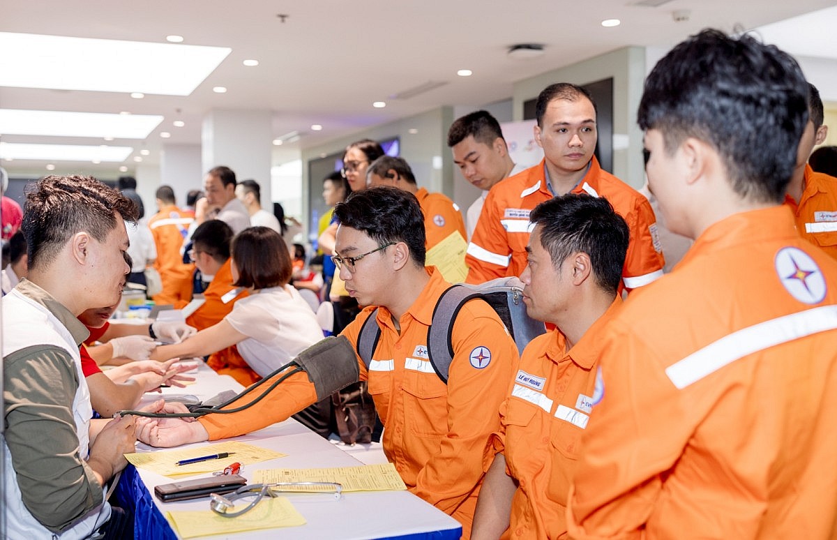 Tuần lễ hồng EVN đóng góp 11.574 đơn vị máu Tuần lễ hồng EVN đóng góp 11.574 đơn vị máu