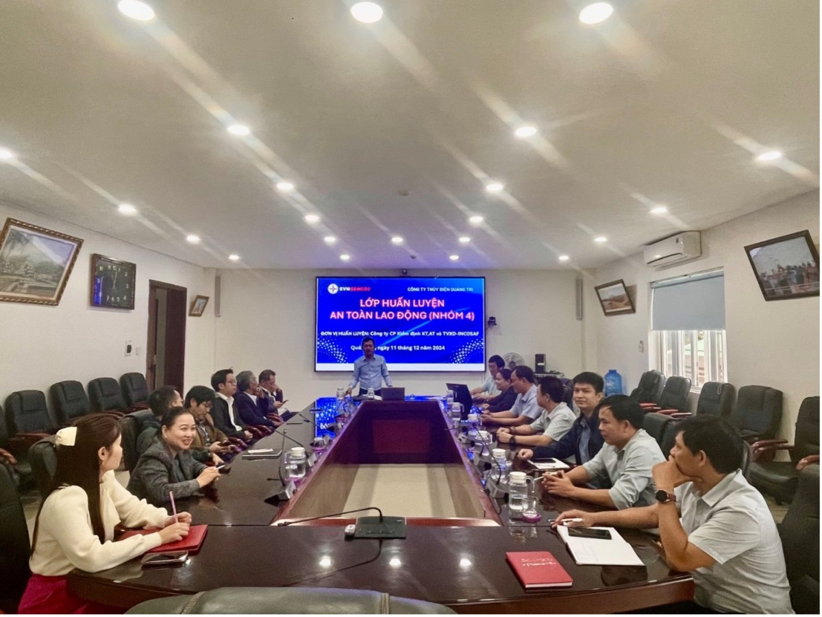 Giảng viên Nguyễn Như Tuấn huấn luyện an toàn vệ sinh lao động cho cán bộ công nhân viên thuộc nhóm 4 Giảng viên Nguyễn Như Tuấn huấn luyện an toàn vệ sinh lao động cho cán bộ công nhân viên thuộc nhóm 4