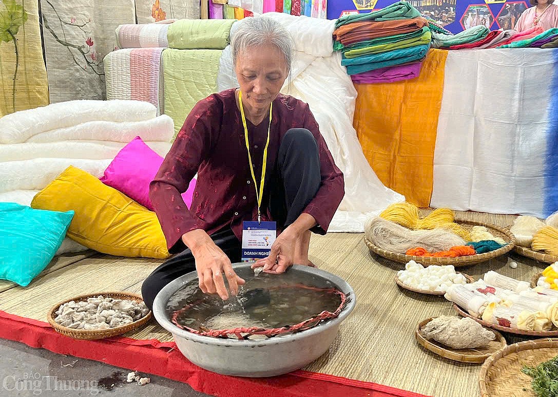 500 sản phẩm đặc sản hội tụ tại chương trình Tinh hoa làng nghề và đặc sản vùng miền”