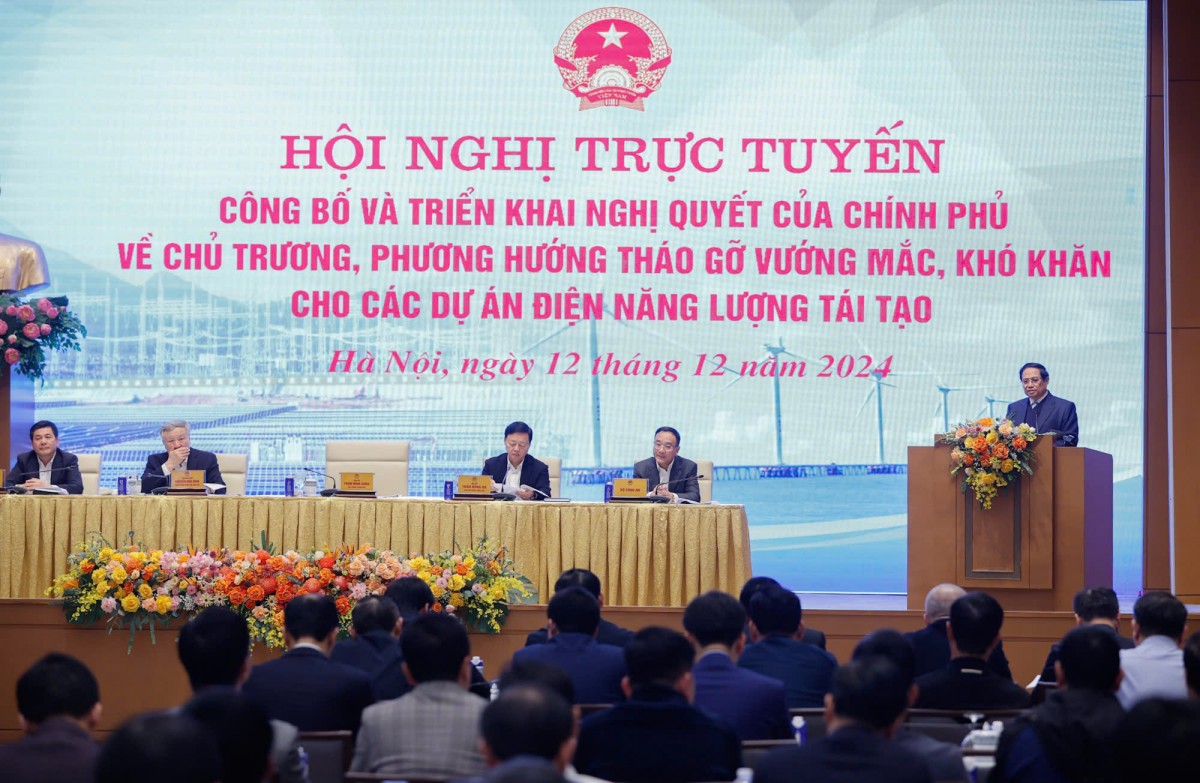 Thủ tướng chủ trì Hội nghị trực tuyến tháo gỡ khó khăn cho các dự án năng lượng tái tạo